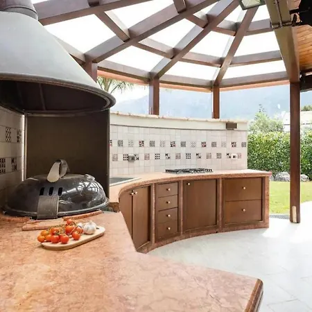 Вилла Luxury Hot Tub Swimming Pool Private Pool Wi-fi Bbq